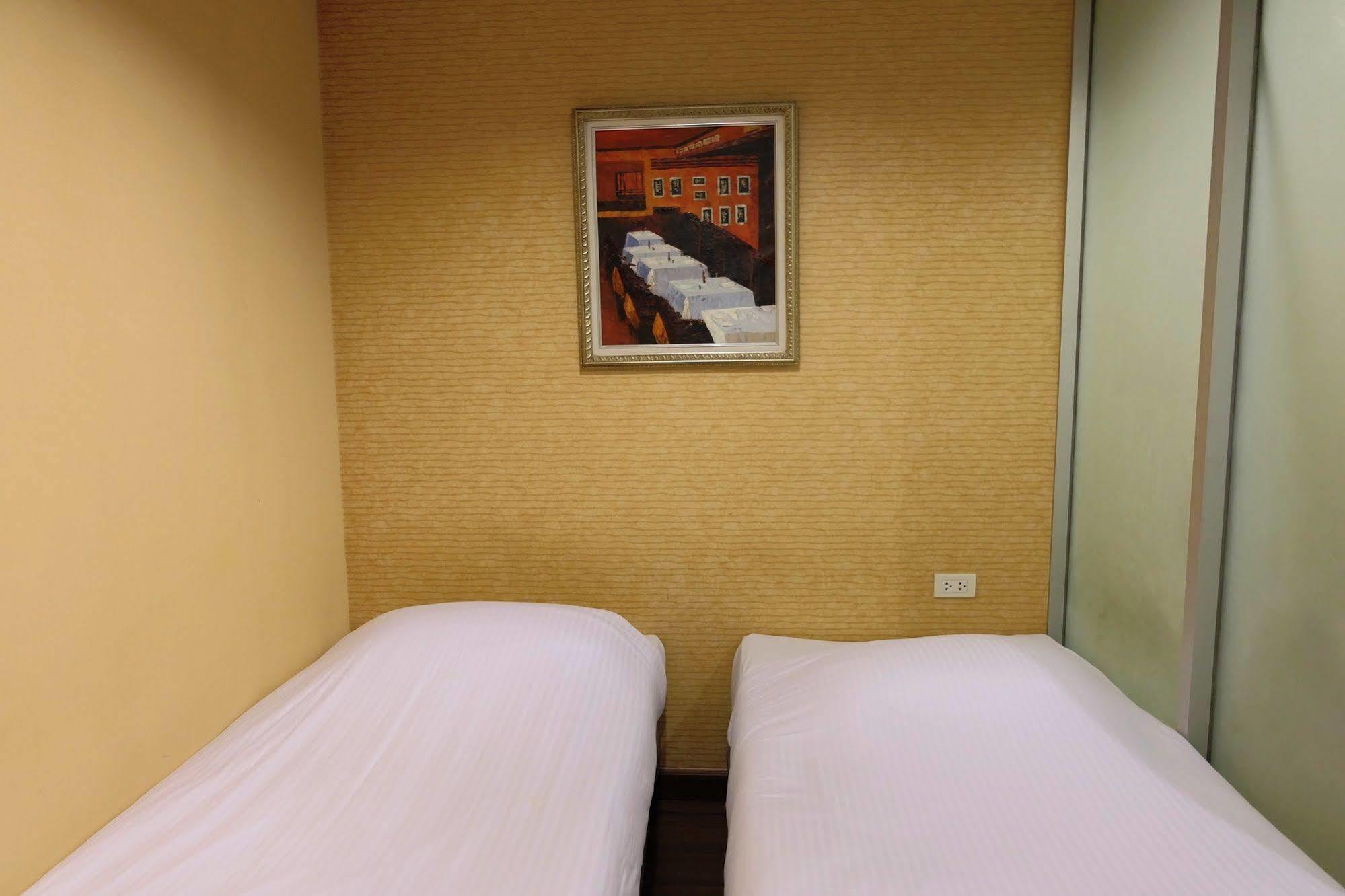 Take A Rest Hotel Банкок Екстериор снимка